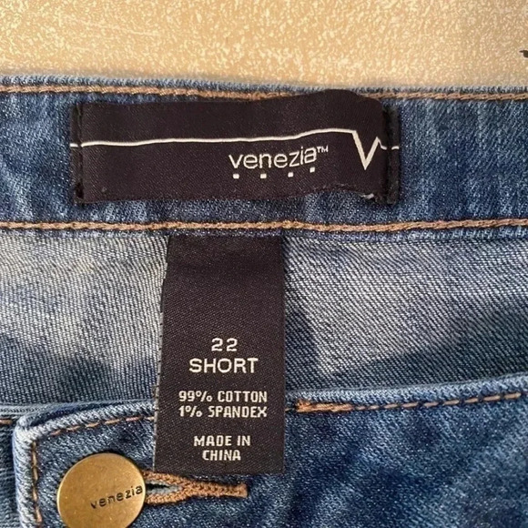 Venezia Women’s plus size jeans size 22 short. 
Inseam: 29”” - Picture 6 of 6